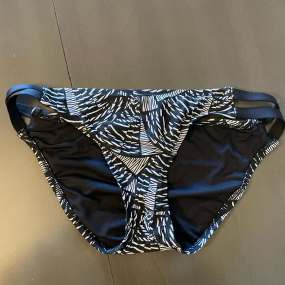 Mossimo Supply Co. Other - Mossimo Bikini Swim Bottom Hipster Misses Size L - NWT-black & white